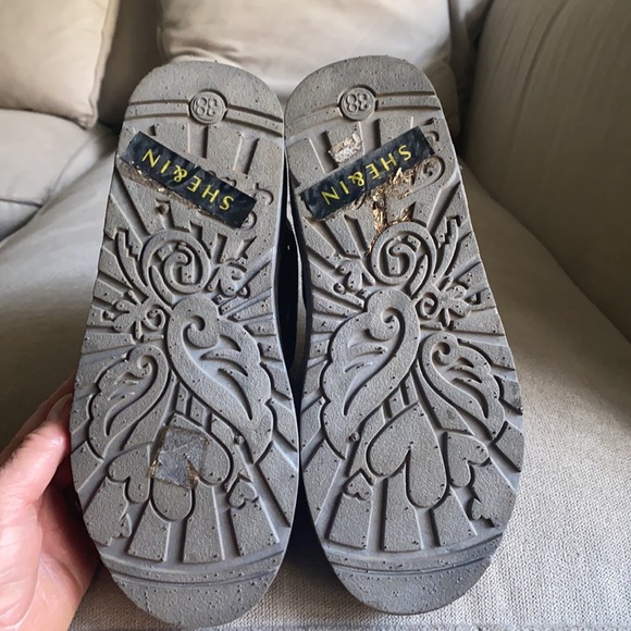 Gray boots - Picture 5 of 6